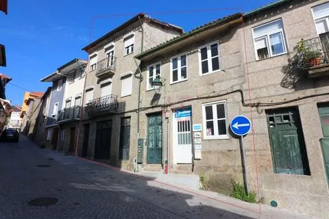 Prédio para remodelar ALTA TAXA DE RENTABILIDADE no centro histórico de Guimarães