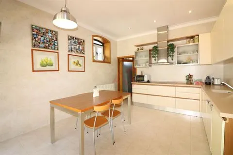 Casa 4 dormitorios en Infias, Vizela