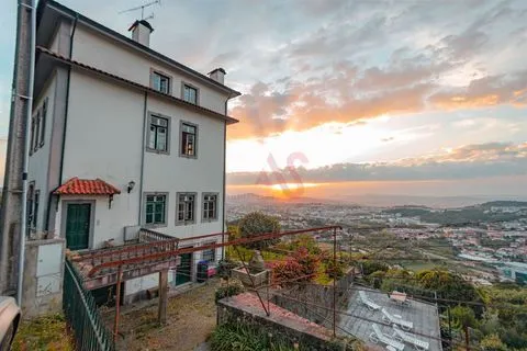Exclusiva Propriedade Histórica na Encosta do Bom Jesus – Braga