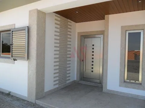 House T3+T2 in Two Churches, Paredes