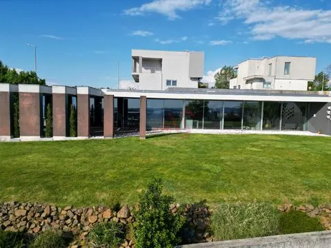 Lujosa villa de 4 dormitorios de un solo piso en Seroa, Paços de Ferreira