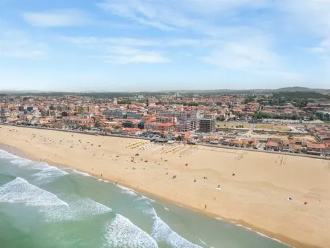 Appartement de 2 chambres dans le développement Espinho Beach Residendes à Espinho