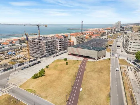 Apartamento de 2 dormitorios en la urbanización Espinho Beach Residendes en Espinho