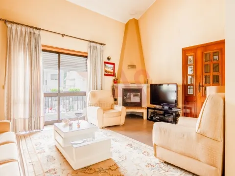 Casa T4 a Moreira de Cónegos, Guimarães