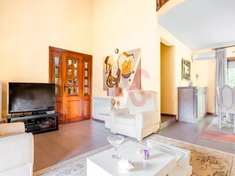 Casa T4 a Moreira de Cónegos, Guimarães