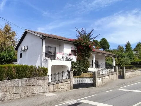 Casa T4 a Moreira de Cónegos, Guimarães
