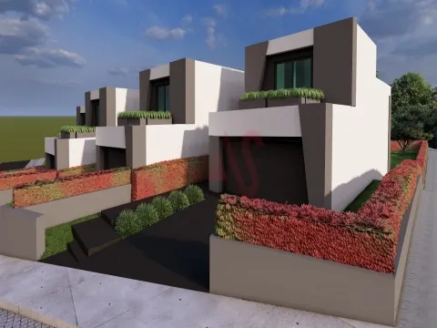 Moradia T3 em construção em Idães, Felgueiras