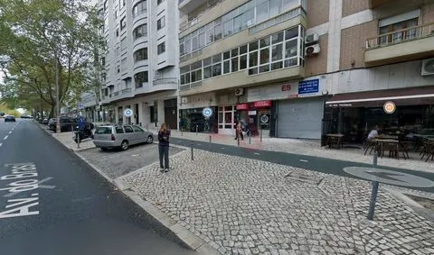 Loja Comercial com 100 m² na Avenida do Brasil, Lisboa