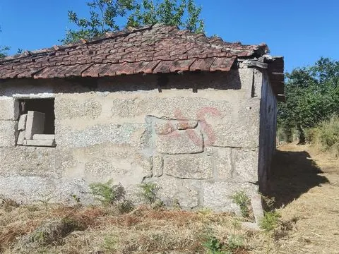Villa de 1 dormitorio en reconstrucción con terreno de 22.000 m² – Constanza, Marco de Canaveses