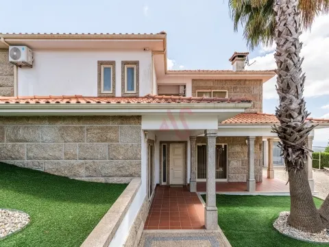 Moradia T3 de Luxo com Jardim e Espaço Exterior em Idães, Felgueiras