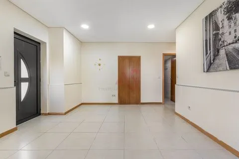 &#127969; 2 Schlafzimmer Haus Etage – Erdgeschoss &#124; ca. 77 m²