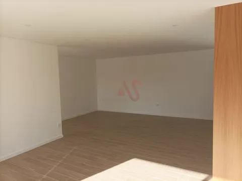 Bail à bail &#124; Étage Villa 1+1 chambre avec patio à Riba de Ave, Vila Nova de Famalicão