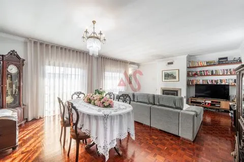 Villa de 4 dormitorios con potencial de conversión en 3 fracciones &#124; Freamunde &#124; 454 m² de construcción