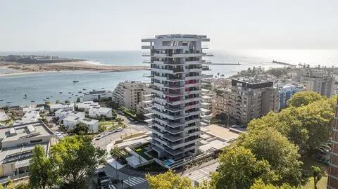 NUEVO apartamento de lujo de 2 dormitorios en Miramar Tower en Oporto