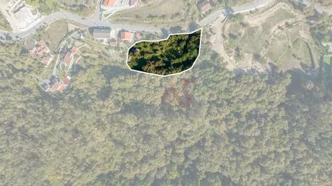 Terrain rustique de 2 500 m² à Armil, Fafe