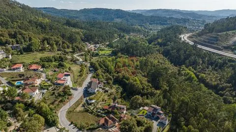 Terrain rustique de 2 500 m² à Armil, Fafe