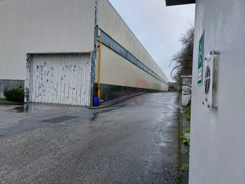 Armazém Industrial com 16.317,70 m² em Vila das Aves, Santo Tirso