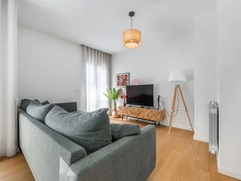 Apartamento T2 para arrendamento, mobilado e equipado, inserido no Salgueiral Residences