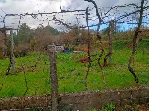 Terrain à bâtir de 1 960 m² à Regadas, Fafe