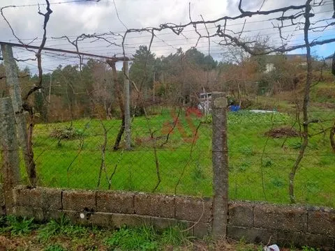 Terrain à bâtir de 1 960 m² à Regadas, Fafe