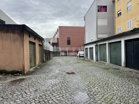 Armazém com 212 m2 em Vizela