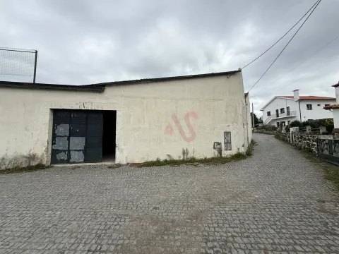 Armazém Industrial com 1.304,25 m² para remodelar em Meadela, Viana do Castelo