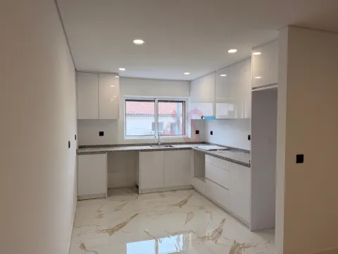 Apartamento T3 Novo em Barrosas (Santo Estêvão), Lousada