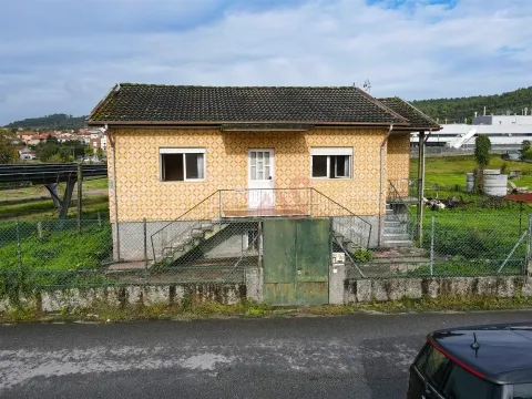 Moradia T3 para Restauro em Conde, Guimarães