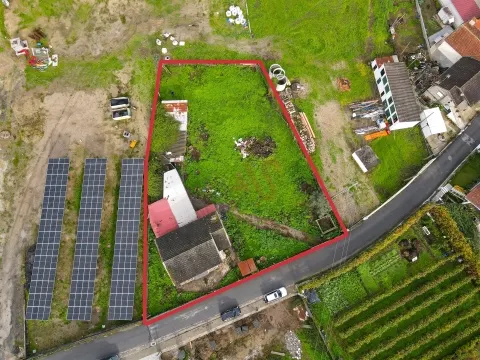 Moradia T3 para Restauro em Conde, Guimarães