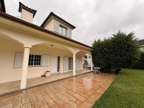 Moradia T3 com 1.600 m² de terreno em Vilarinho, Santo Tirso