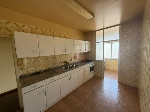 Apartamento T5 para Arrendamento – Rua Damião de Góis, Cedofeita, Porto