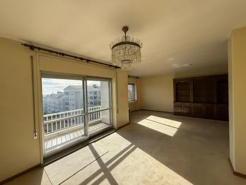 Apartamento T5 para Arrendamento – Rua Damião de Góis, Cedofeita, Porto