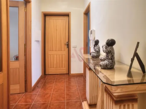 Apartamento T3 à venda em Barrosas (Santo Estêvão), Lousada