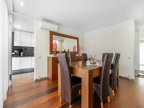 Moderna Villa de 3 Dormitorios con Acabados Premium en A ver o Mar - Póvoa de Varzim