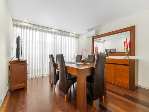 Moderna Villa de 3 Dormitorios con Acabados Premium en A ver o Mar - Póvoa de Varzim