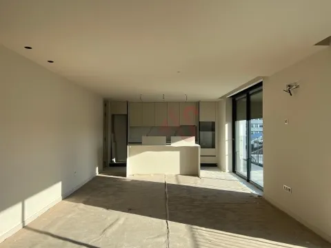  T3 de LUXO, Condomínio fechado,com Piscina, Garagem Box para 4 Carros, Varanda em Paços de Ferreira