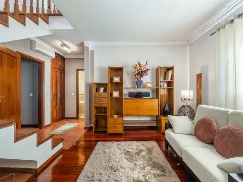 Duplex 2 chambres (3 chambres d’origine) – Vizela Center – Grandes terrasses + 2 garages