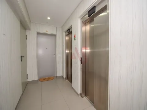 T3 Luxuoso no 9º andar nas Colinas do Cruzeiro, Lisboa com Garagem, Arrumos e cozinha Equipada