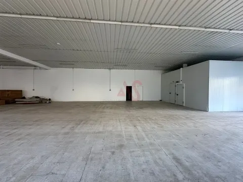 Armazém para arrendamento em Creixomil, Guimarães | Frio Negativo e Positivo | 7 Estacionamentos