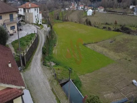 Terreno de edificación y zona agrícola en Estorãos, Fafe