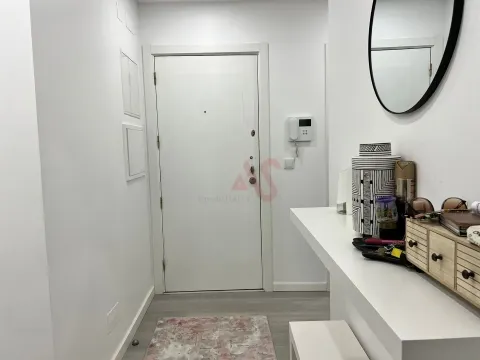 T3 Renovado com Terraço em Águas Santas, Maia