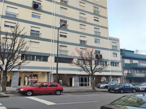 Apartamento T3 Renovado no Centro de Guimarães