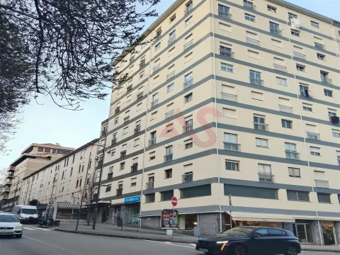 Apartamento T3 Renovado no Centro de Guimarães