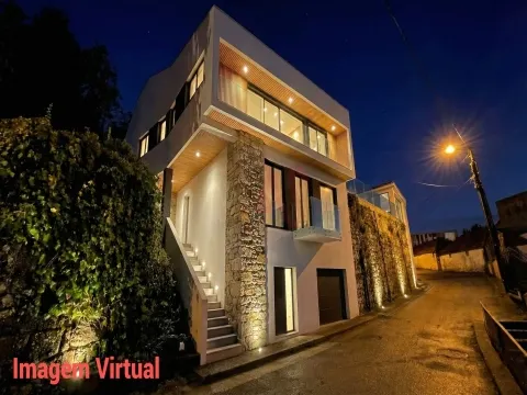 Moradia T6 com terreno de 680 m² | Centro de Vieira do Minho