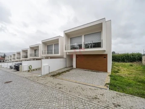 3 Bedroom House in Gaveto – Gated Community in Infias, Vizela