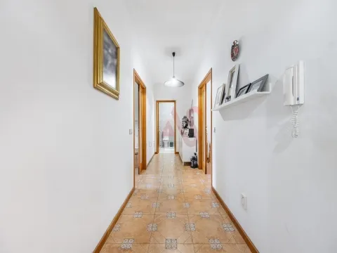 Floor of 3 bedroom villa, located in a quiet area of Fafe, in excellent condition