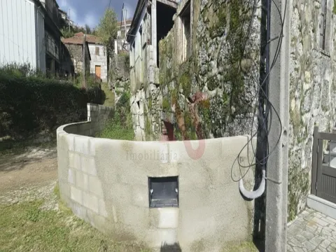 Haus zur Restaurierung in Quinchães, Fafe