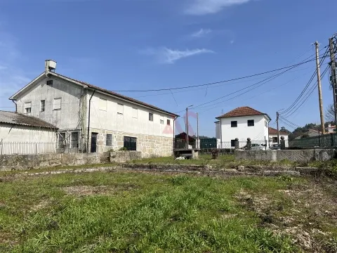 Moradias para Restauro com Terreno de 1.682 m² | Raimonda, Paços de Ferreira