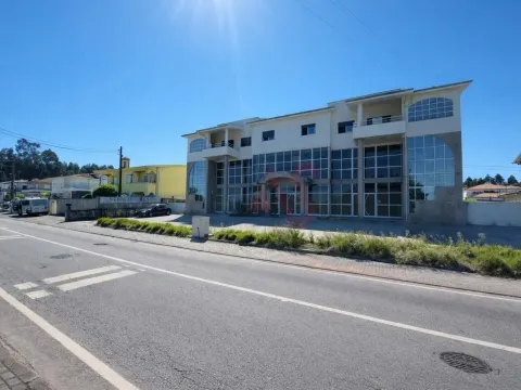 Espaço Comercial em Carvalhosa de 2 Andares, Paços de Ferreira