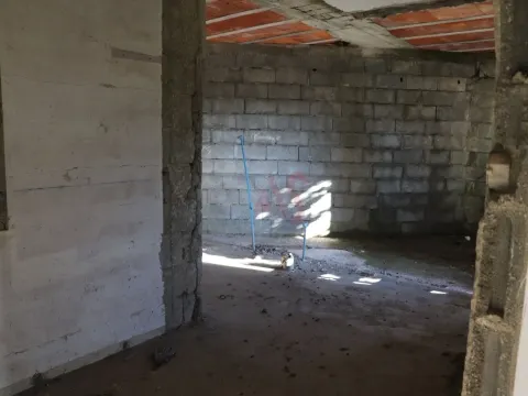 Moradia T3 para Restauro em Sendim, Felgueiras